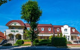 Hotel Kiss