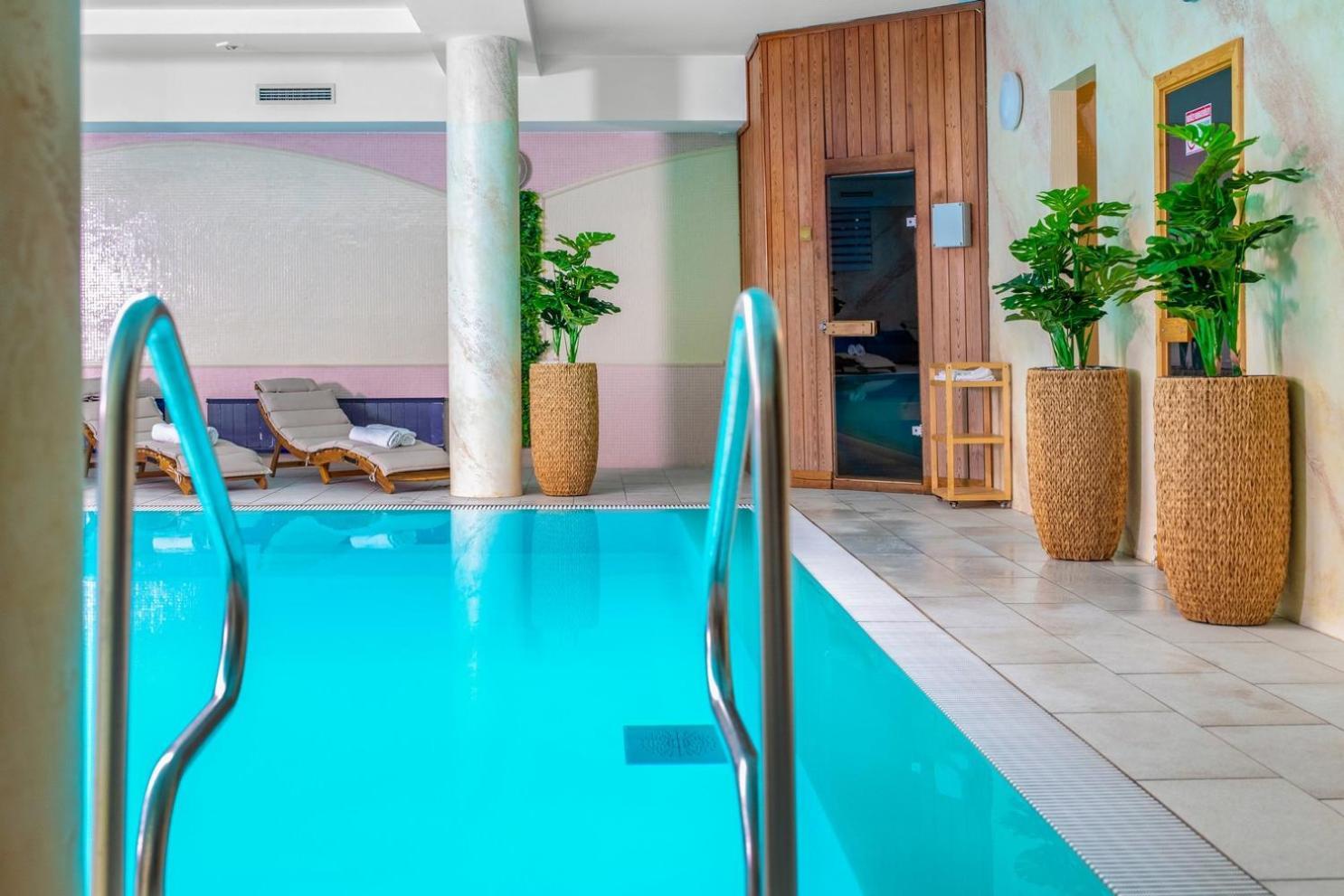 Hotel Kiss タタ エクステリア 写真